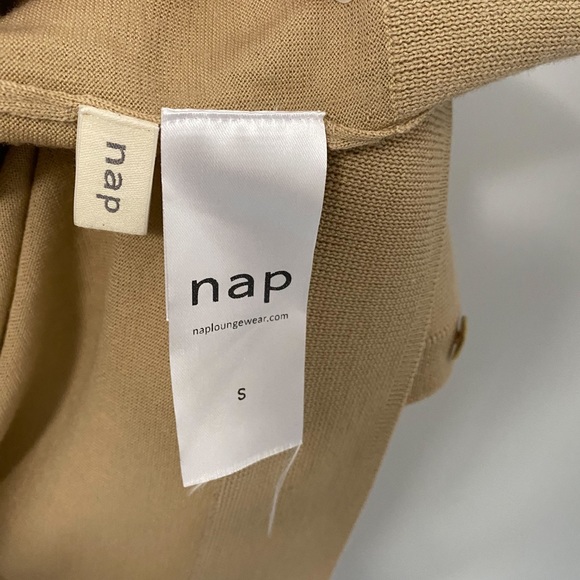 Nap Button up top - size S - Picture 3 of 6